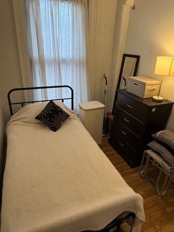 Building Photo - 2 Wellington St