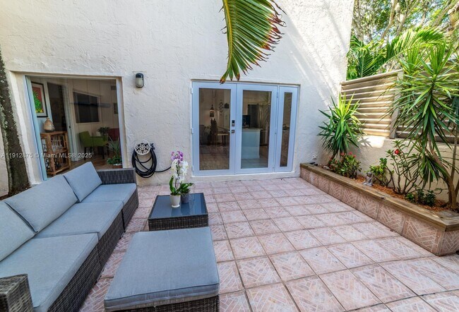 Building Photo - 1605 S US Hwy 1