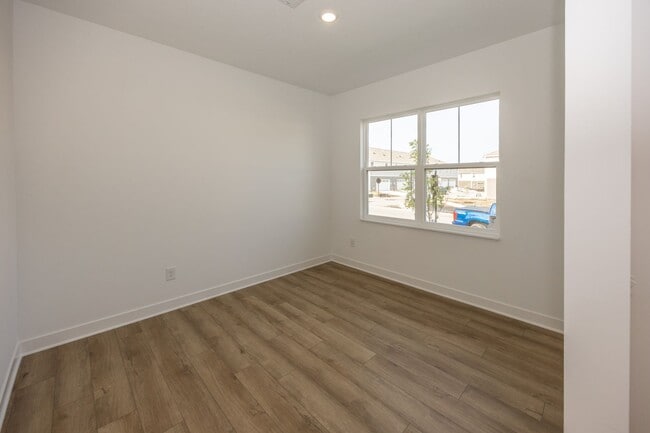 Building Photo - 3 bedroom, Two and Half bath townhome in the heart of Westfield