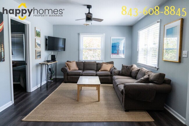 Building Photo - 2 bedroom 1 bath Cute bungalow in Riverlan...