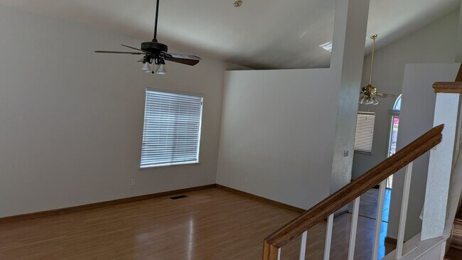 Building Photo - 321 Falcon Ct