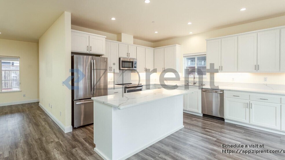 Building Photo - 1313 Crestview Ct