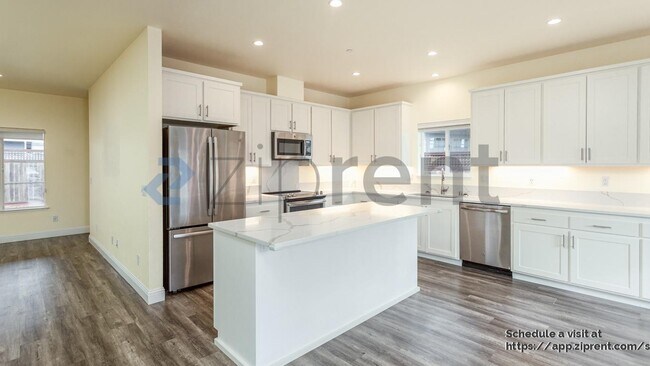 Building Photo - 1313 Crestview Ct