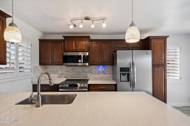 Building Photo - 521 W Hononegh Dr
