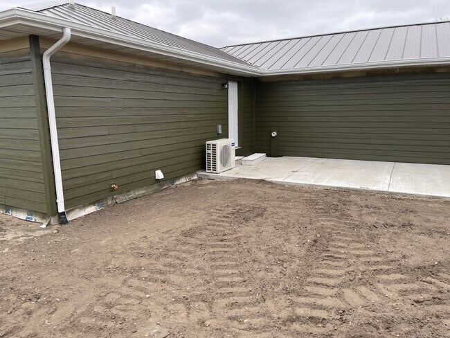 Building Photo - 1010 W Bergera Rd