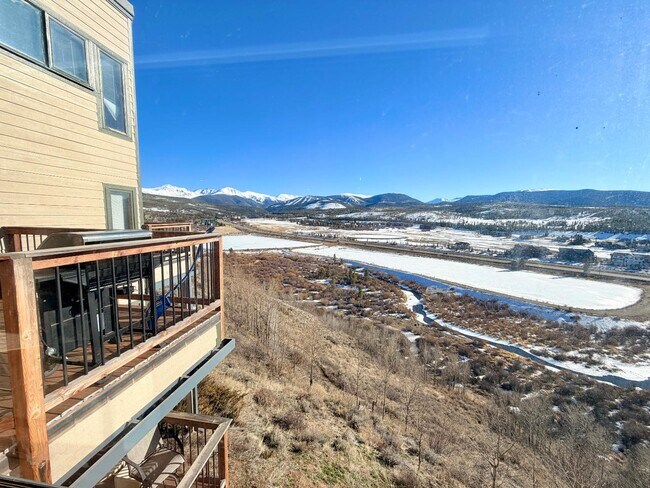 Building Photo - 628 Cranmer Ave