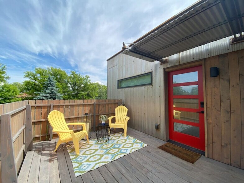 Building Photo - 602 N Willson Ave