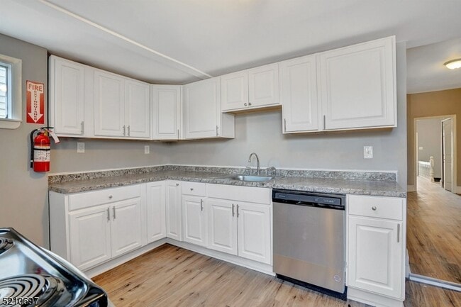 Building Photo - 30 Linden Ave