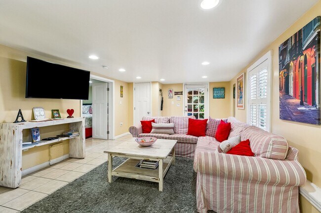 Building Photo - 3BD/3BA Unit on Corner Lot in Treme