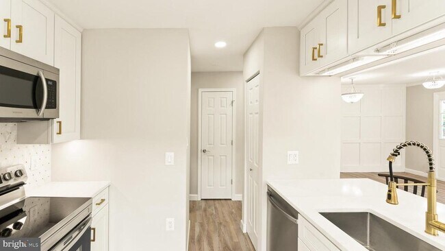 Building Photo - 12168 Springwoods Dr