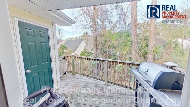 Building Photo - Upper Level Condo in Holton Place w/Community Pool