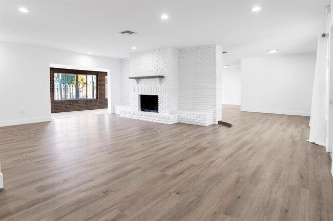 Building Photo - 7841 NW 46th St