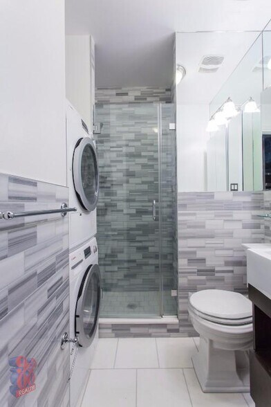 Building Photo - 432 E 13th St