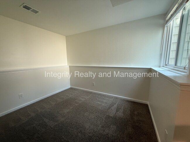 Building Photo - 475 E Chiswick Cir