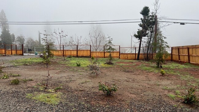 Building Photo - Newer Manufactured home  Paradise Location, 2 bed 2 bath, with office