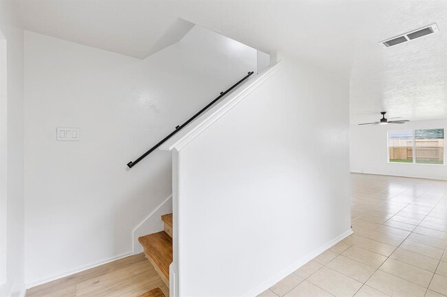 Building Photo - 9031 Aspen Trace Ln