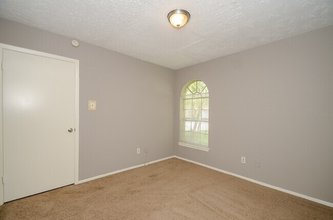 Building Photo - 8319 Bird Run Dr