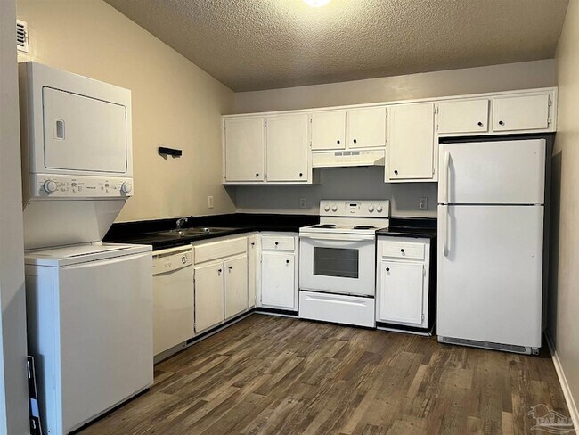 Building Photo - 6801 Tiki Ln