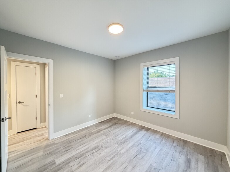 Building Photo - 1240 Oak Ave