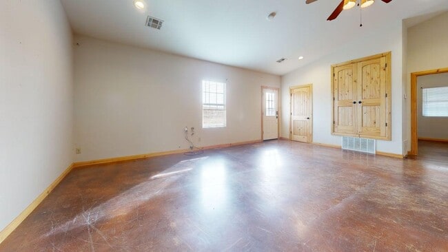 Building Photo - 12748 NE Wolf Rd