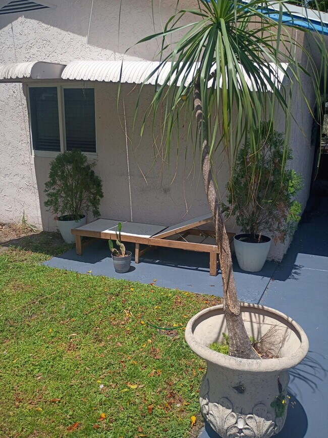 Building Photo - 3071 SW 45th St