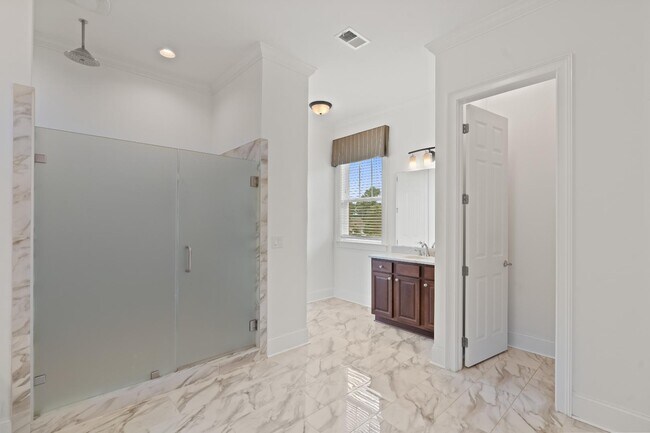 Building Photo - 213 Yellow Jasmine Dr