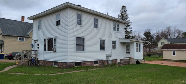 Building Photo - 307 Lake St