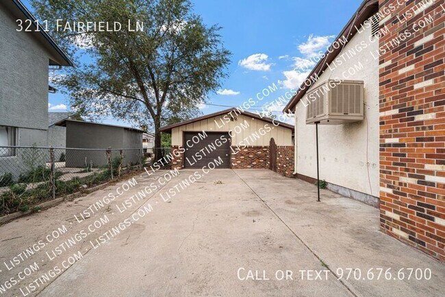 Building Photo - 3211 Fairfield Ln