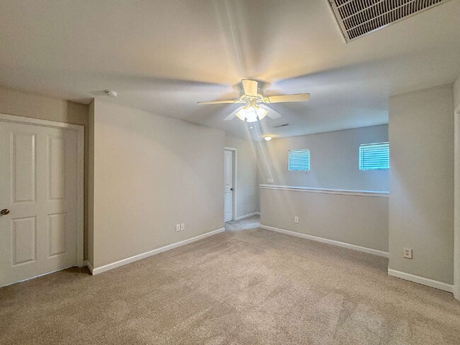 Building Photo - Spacious Three Bedroom Home in Churchill N...