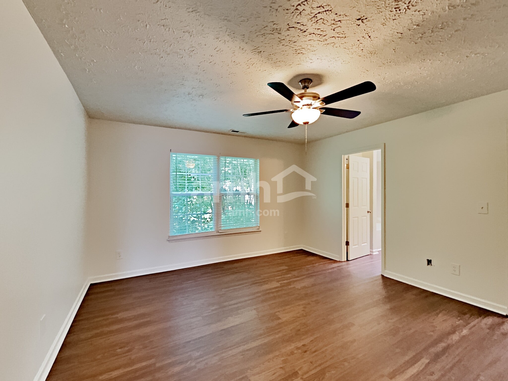 Building Photo - 102 Lake Bridge Ct