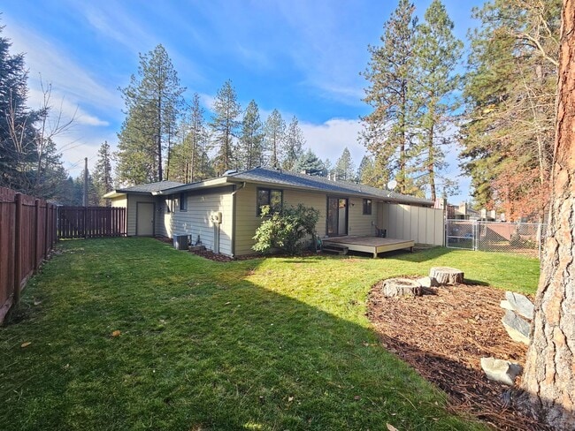 Building Photo - 6902 N Old Fort Dr