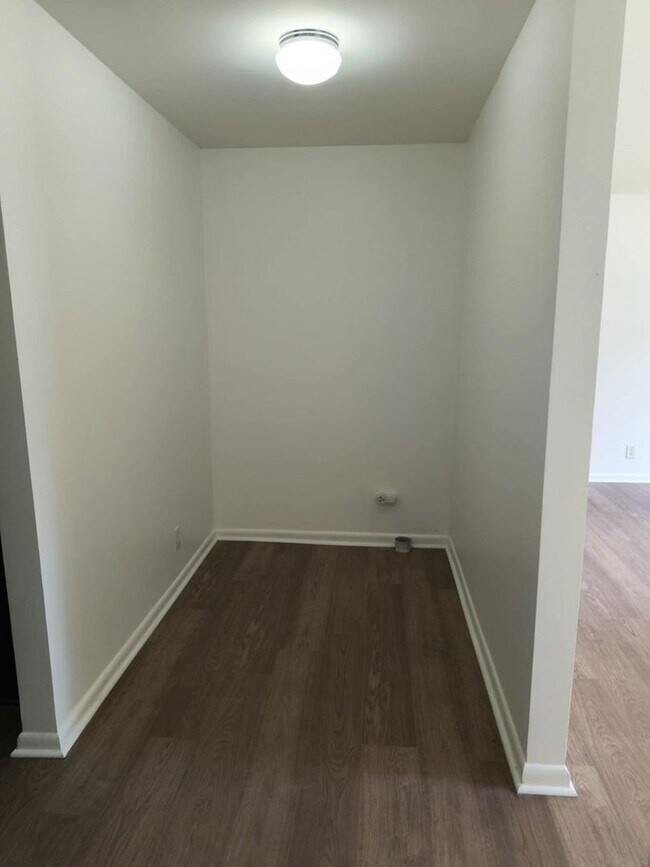 Building Photo - Fully Renovated 3 Bedroom, 2 Bath Home