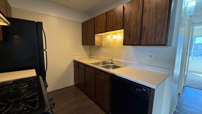 Building Photo - Completely Updated 2 Bedroom 2 Bathroom Condo in High Hollows Available NOW!