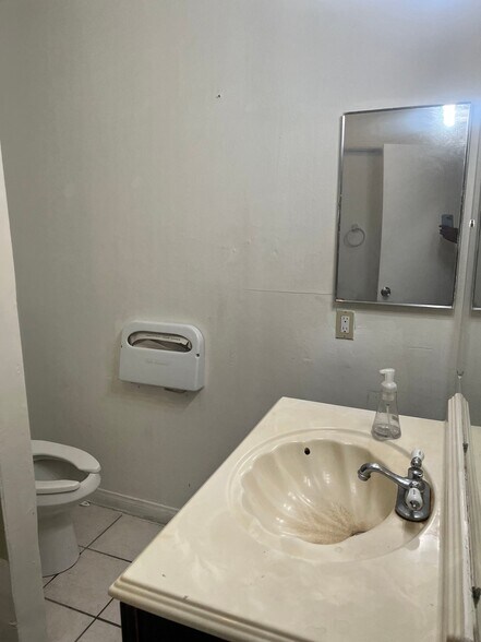 Building Photo - 5920 Streamview Dr