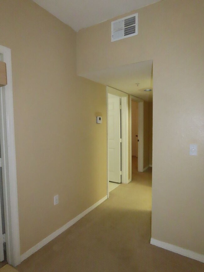 Building Photo - Orlando Park Central Gated Resort Style Co...