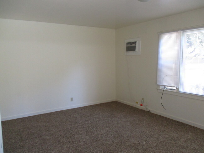 Building Photo - 1 Bedroom with home like setting and laund...