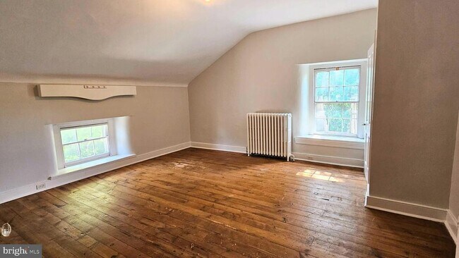 Primary Photo - 1315 Burke Rd