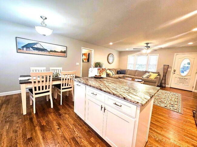 Building Photo - 3 Bedroom home minutes from Prisma Health and Downtown Greenville