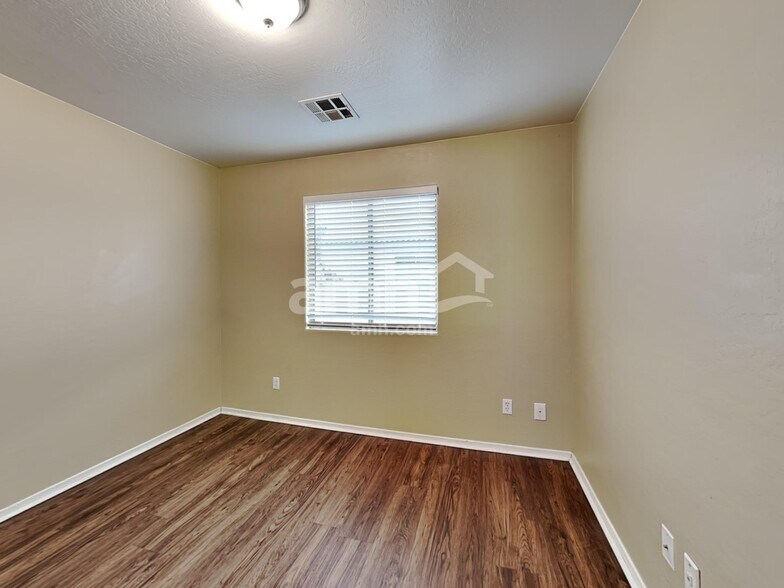 Building Photo - 7312 W Cordes Rd