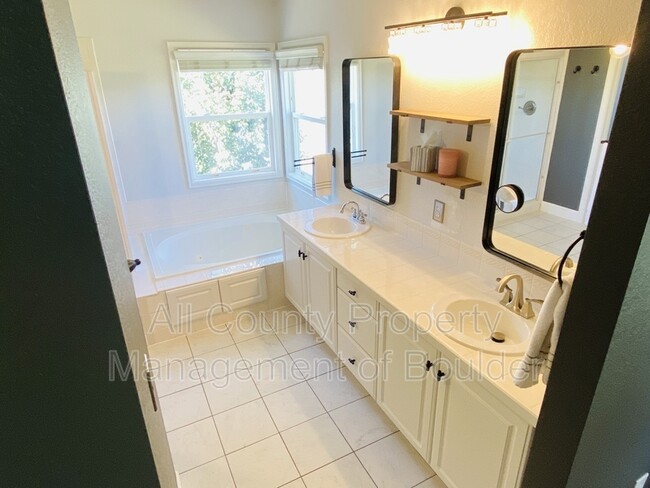 Building Photo - 381 lodgewood Lane