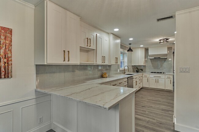 Building Photo - 6214 Fawnwood Dr