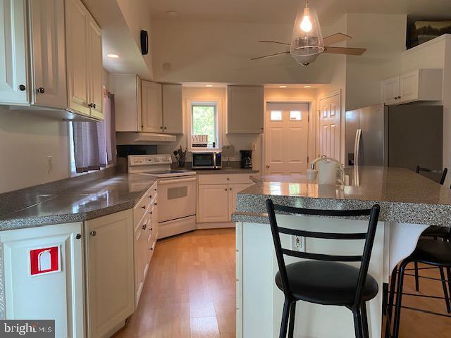 Building Photo - 1420 Riverside Dr