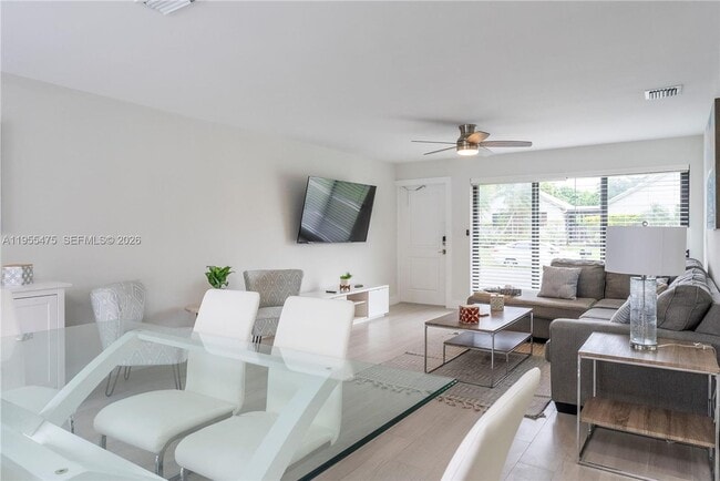 Building Photo - 510 SE 3rd Ave