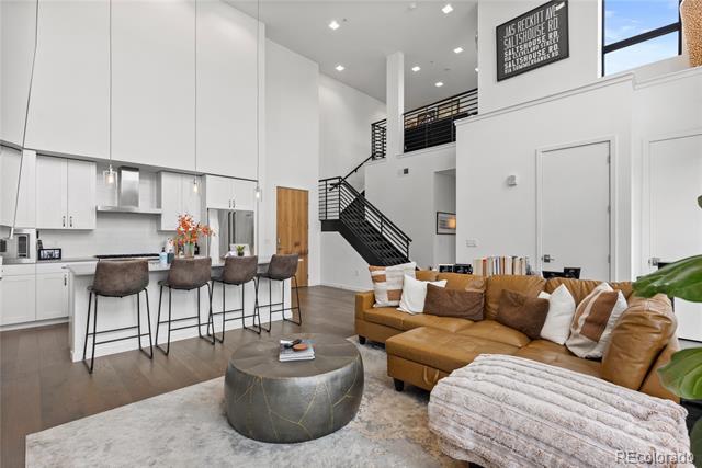 Building Photo - 1735 Central St