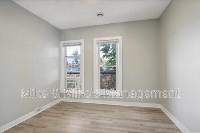 Building Photo - 506 E Linus St