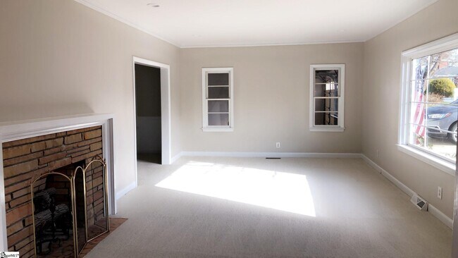 Building Photo - 117 Pine St
