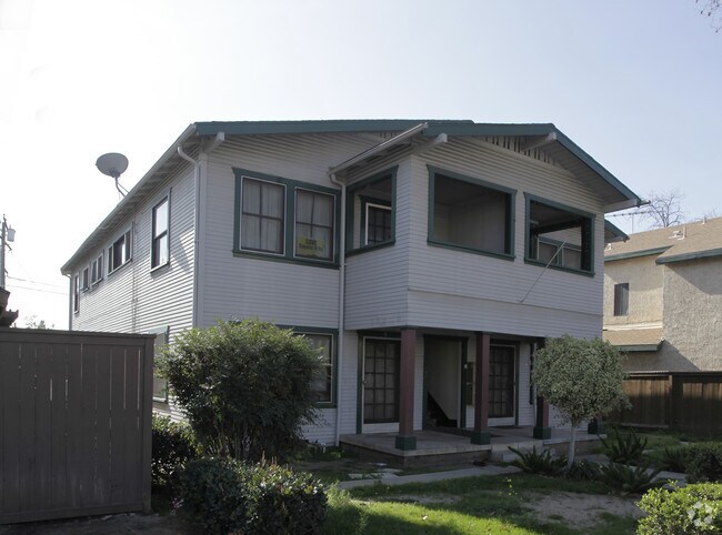 Primary Photo - 320-324 E Wilshire Ave