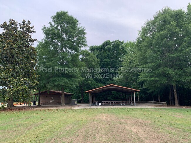 Building Photo - 330 Gilman Ln