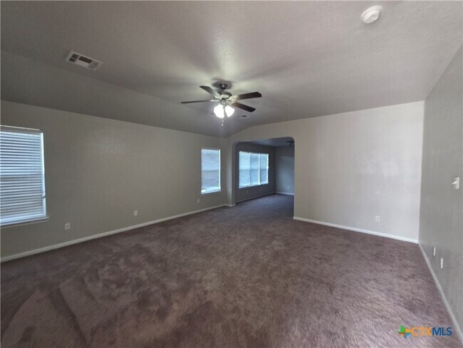 Building Photo - 423 Wrought Iron Dr