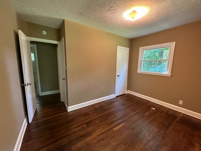 Building Photo - One Story House in Madison Heights